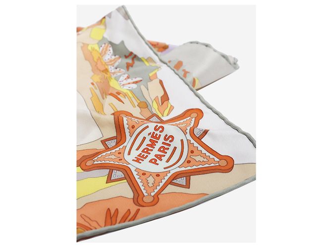 Hermès Carré 90 Bottes Story en soie crème et orange - vue 2