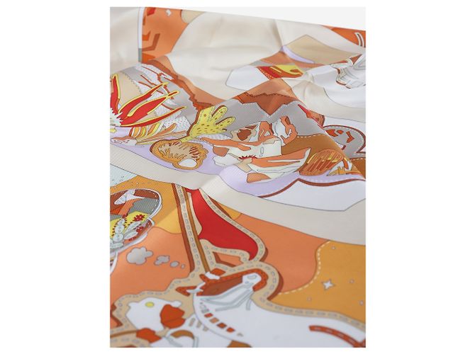 Hermès Carré 90 Bottes Story en soie crème et orange - vue 3