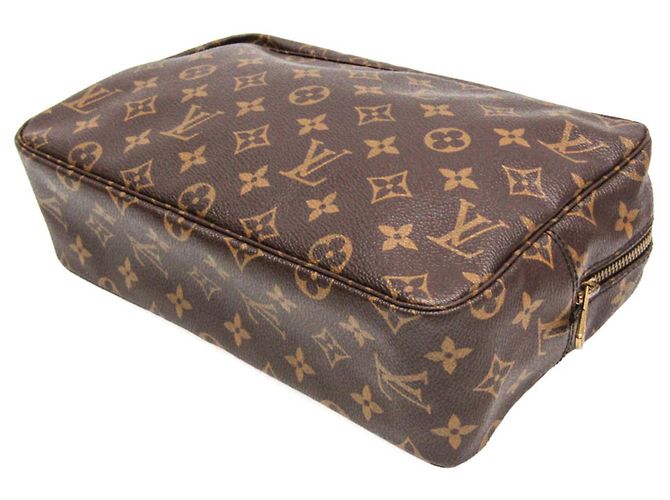 Louis Vuitton Monogram Toilet Pouch 28 - vista 2