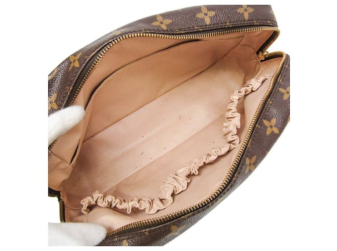Louis Vuitton Monogram Toilet Pouch 28 - vista 3