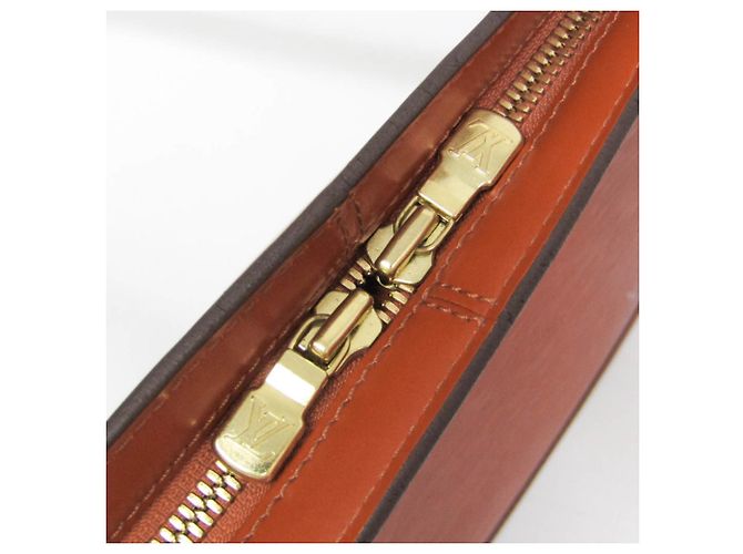 Sac à bandoulière Louis Vuitton Epi Lussac M52283 - vue 16