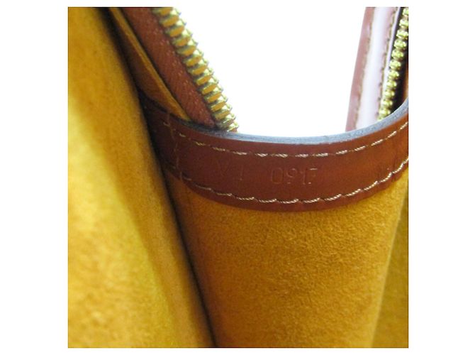 Sac à bandoulière Louis Vuitton Epi Lussac M52283 - vue 19