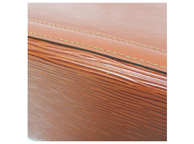 Sac à bandoulière Louis Vuitton Epi Lussac M52283 - vue 8