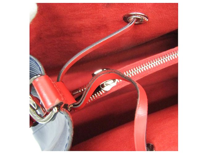 Néonoé Louis Vuitton Epi Neo Noe Handbag - view 15
