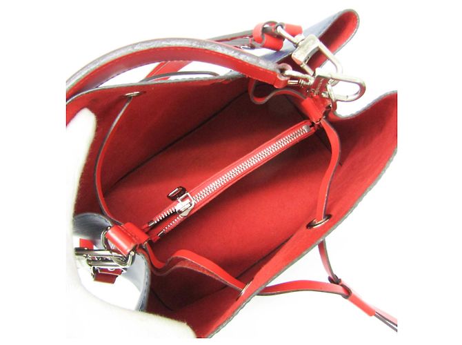 Néonoé Louis Vuitton Epi Neo Noe Handbag - view 3