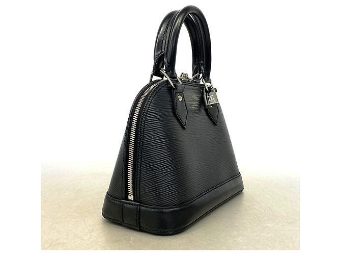 Sac à main Louis Vuitton Alma BB en cuir Epi Noir - vue 2