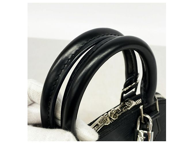 Sac à main Louis Vuitton Alma BB en cuir Epi Noir - vue 6