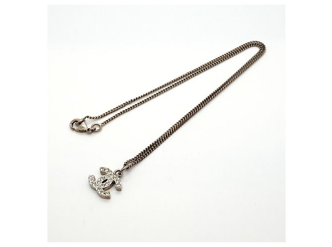 Colar Chanel prateado com strass - vista 3
