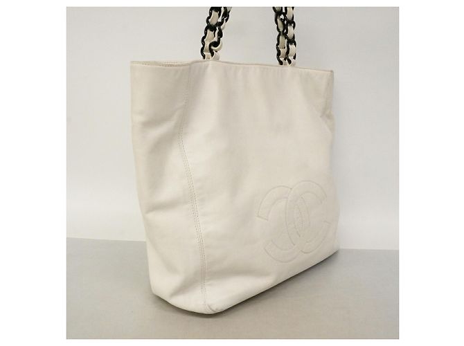 Saco Tote Chanel em couro branco - vista 2