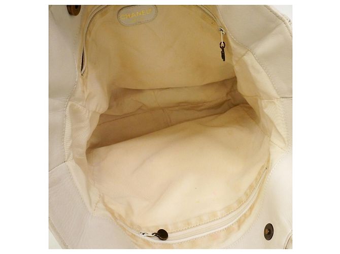 Saco Tote Chanel em couro branco - vista 4