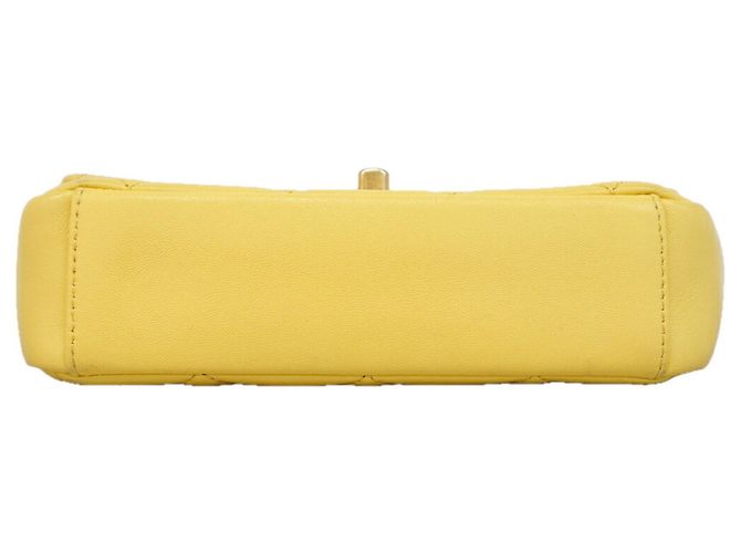 Borsa a tracolla Mini Matelassé con catena Chanel - vista 3