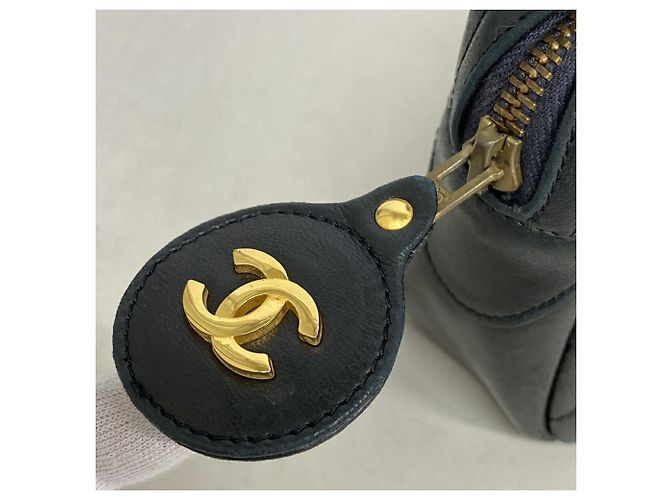 Chanel Matelassé Schultertasche mit Kette - Ansicht 12