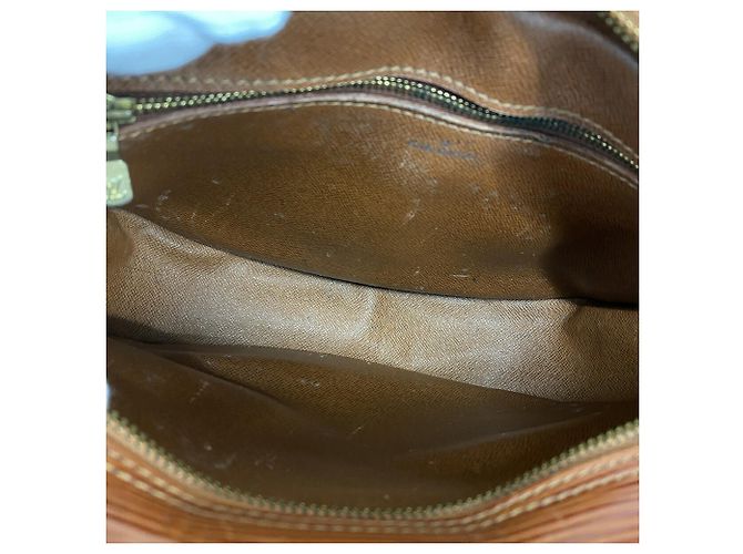 Borsa a tracolla Louis Vuitton Epi Jeune Fille - vista 4