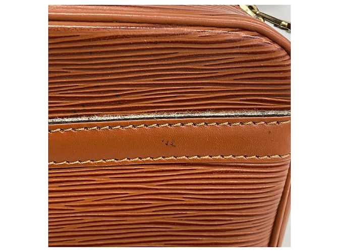 Borsa a tracolla Louis Vuitton Epi Jeune Fille - vista 9