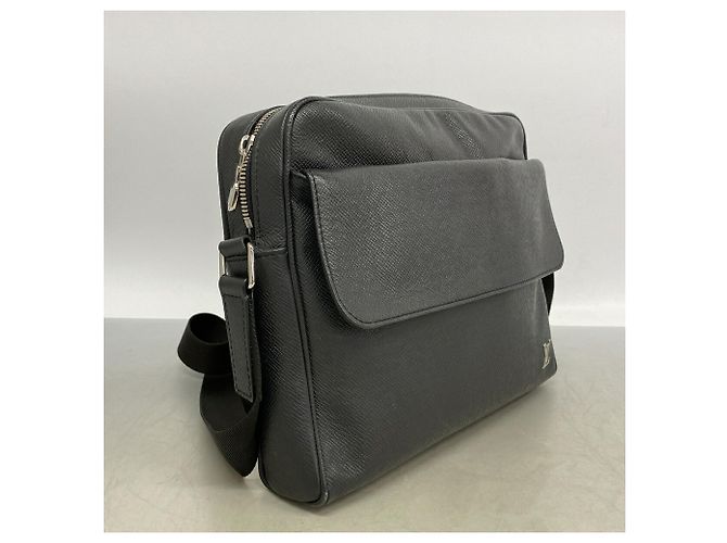 Sac à épaule Louis Vuitton Taiga Alex - vue 2