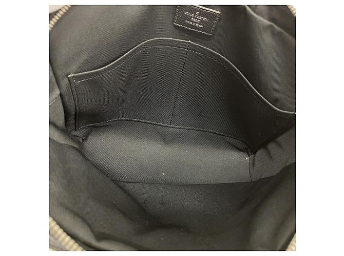 Sac à épaule Louis Vuitton Taiga Alex - vue 4