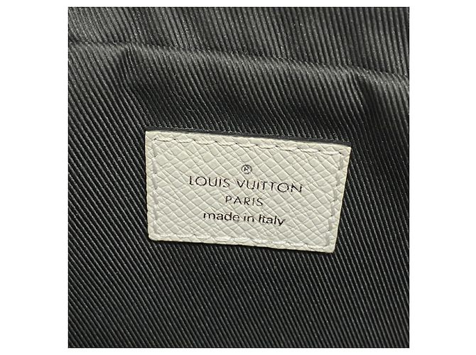 Louis Vuitton Taigarama Bumbag - M30247 Antarctica - vista 5