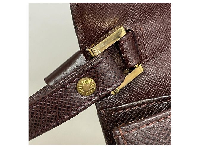 Bolso de mano Louis Vuitton Taiga Selenga - vista 10