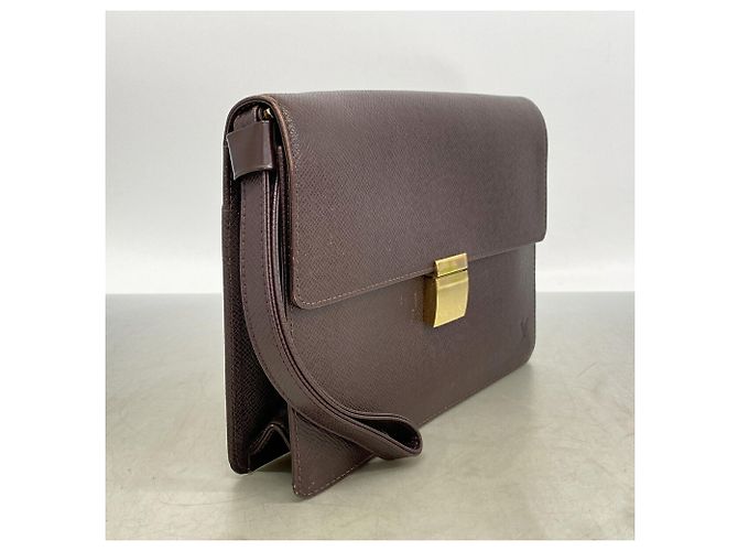 Bolso de mano Louis Vuitton Taiga Selenga - vista 2