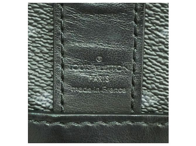 Bolso Sobre Louis Vuitton Monogram Eclipse - vista 5