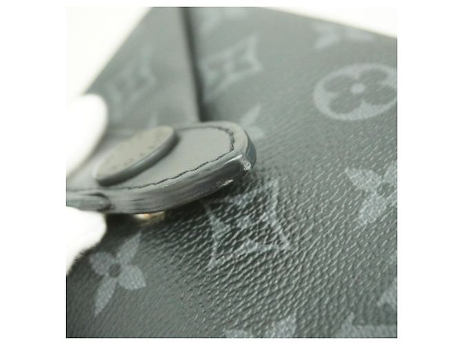 Bolso Sobre Louis Vuitton Monogram Eclipse - vista 7