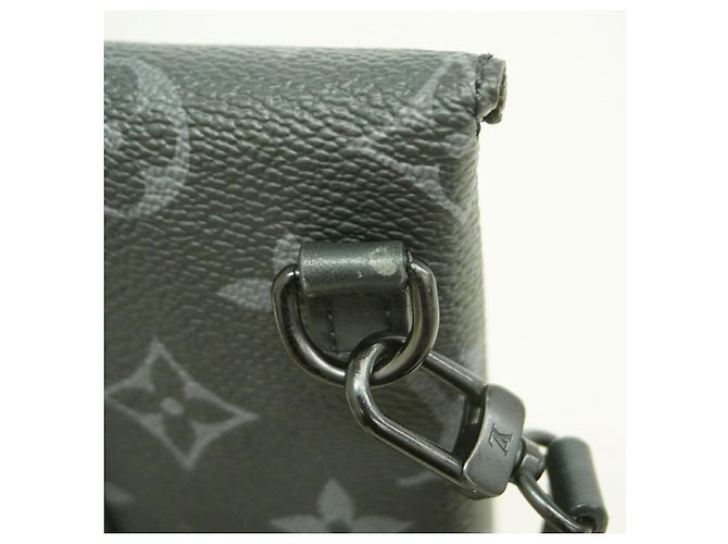 Bolso Sobre Louis Vuitton Monogram Eclipse - vista 8
