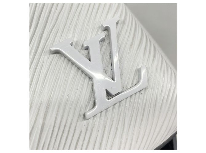 Louis Vuitton Epi Soufflot NV BB Handbag - view 8