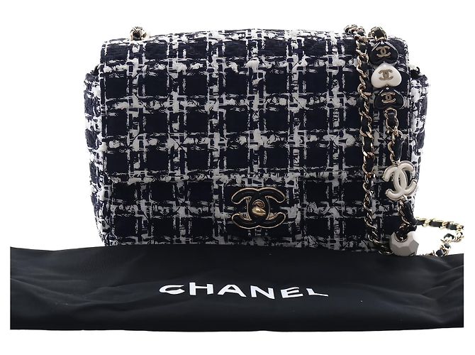 Chanel Black Mini Square Tweed Coco Heart Chain Flap - vista 6