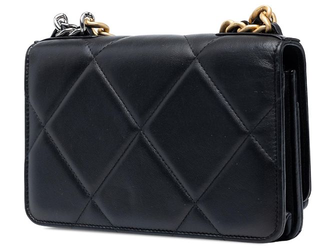 Chanel 19 Wallet on Chain aus schwarzem gestepptem Lammleder - Ansicht 2