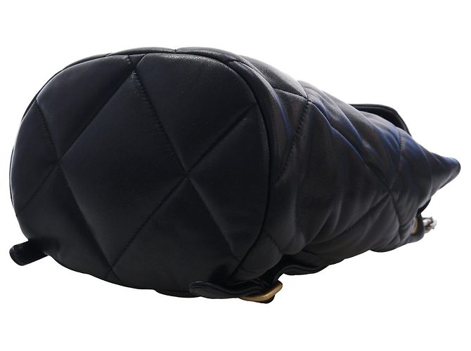 Mochila Chanel 19 em pele de cordeiro acolchoada preta - vista 12
