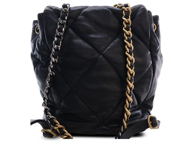 Mochila Chanel 19 em pele de cordeiro acolchoada preta - vista 2