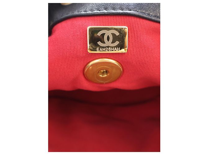 Mochila Chanel 19 em pele de cordeiro acolchoada preta - vista 4
