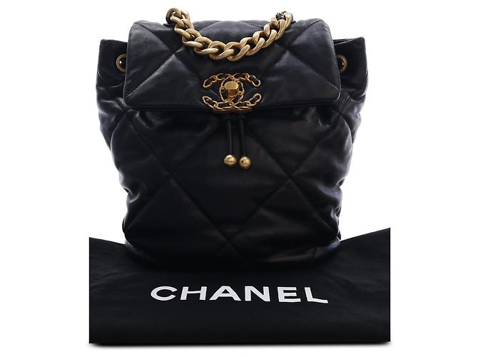 Mochila Chanel 19 em pele de cordeiro acolchoada preta - vista 6