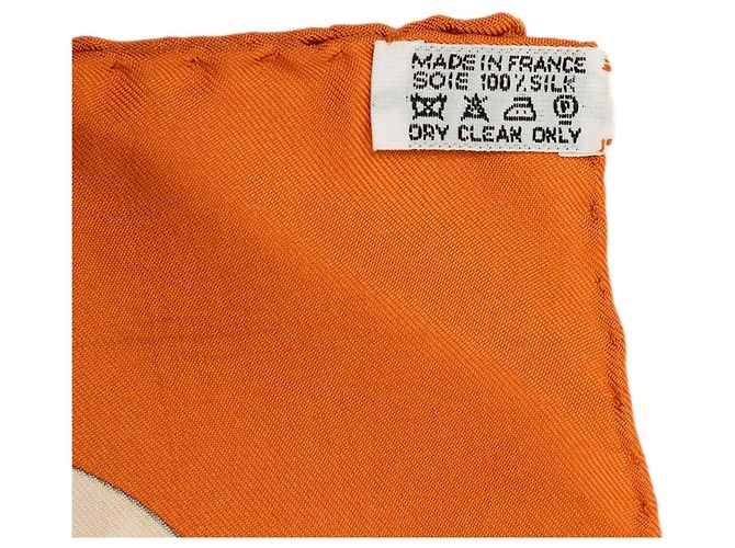 Foulard in seta Hermès Beige Au dela Des Cinq Mers 90 - vista 2