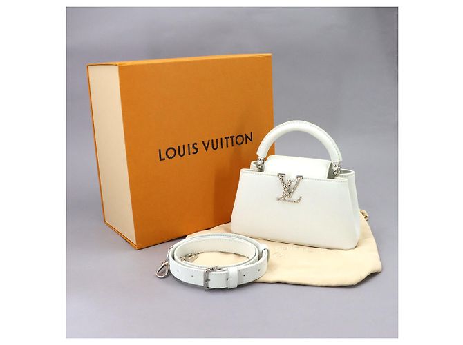Louis Vuitton Capucines EW MINI Handtasche - Ansicht 2
