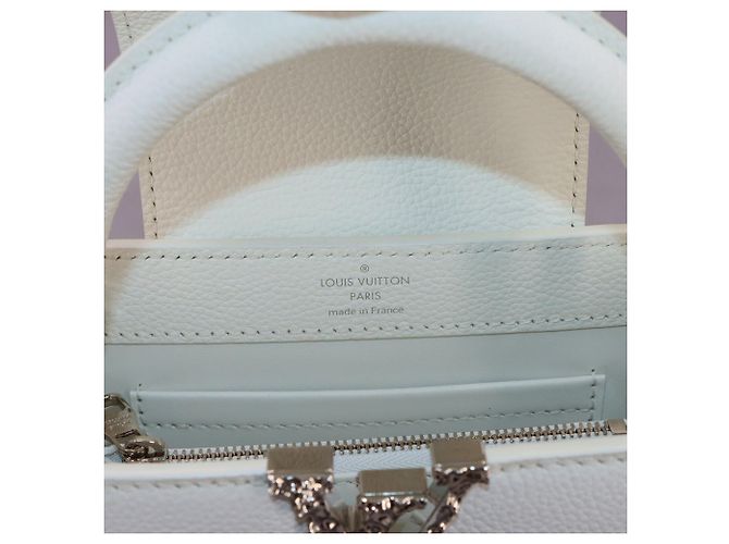 Louis Vuitton Capucines EW MINI Handtasche - Ansicht 8