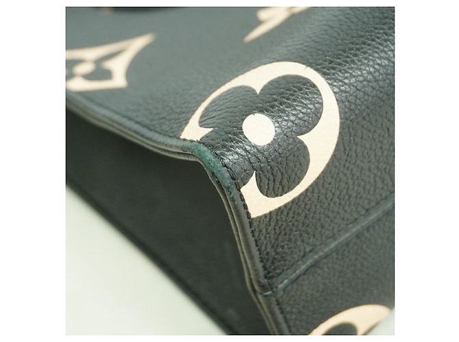 Borsa Louis Vuitton Monogram Empreinte Bicolor OnTheGo PM - vista 6