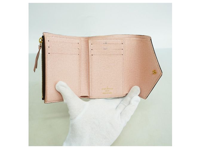 Cartera Tri-fold Louis Vuitton en Rose Ballerine - vista 3