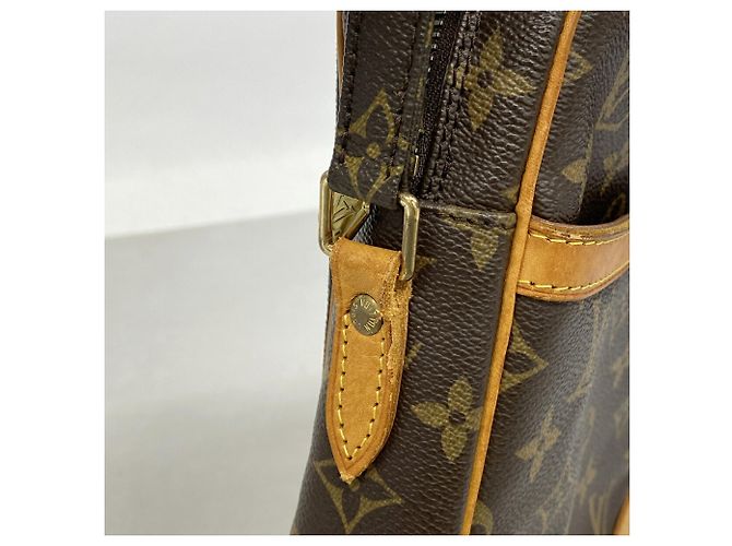 Bolsa de Ombro Louis Vuitton Monogram Danube - vista 7