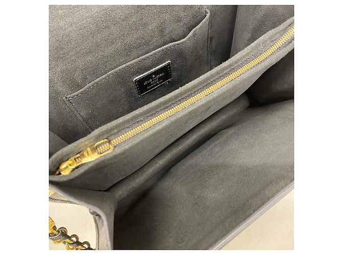 Bolso de hombro Louis Vuitton Epi Dauphine MM - vista 4
