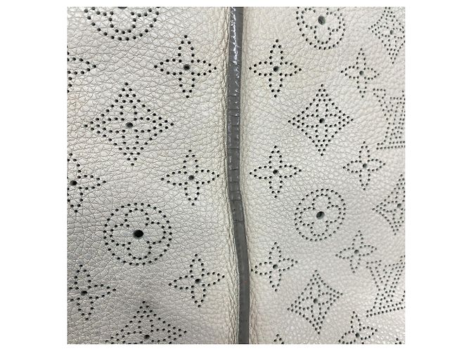 Borsa a tracolla Louis Vuitton Mahina Selene PM - vista 12