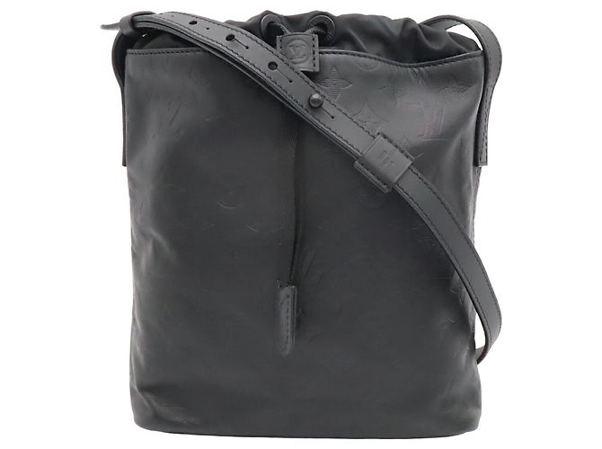 Bolso Louis Vuitton Monogram Shadow Nano - vista 2
