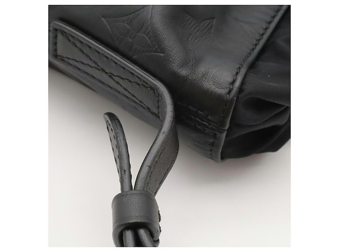 Bolso Louis Vuitton Monogram Shadow Nano - vista 6