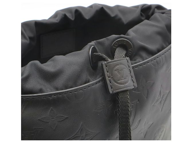 Bolso Louis Vuitton Monogram Shadow Nano - vista 9