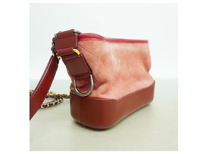 Chanel Gabrielle Schultertasche aus Wildleder - Ansicht 2
