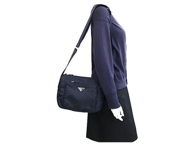 Bolsa de Ombro Prada em Nylon e Couro Azul Marinho - vista 9
