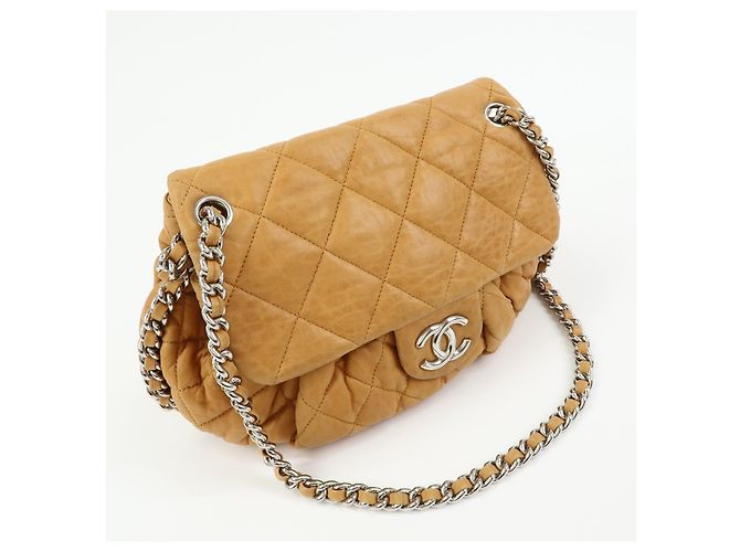 Chanel Chain Around Flap Quilted Leather Medium - vista 4