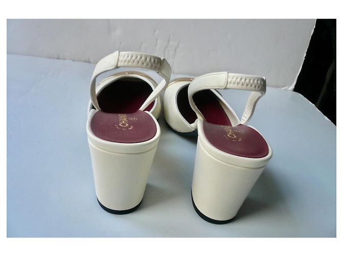 Chanel Décolleté Slingback in pelle avorio e oro - vista 11
