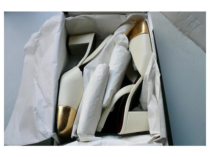 Chanel Décolleté Slingback in pelle avorio e oro - vista 4