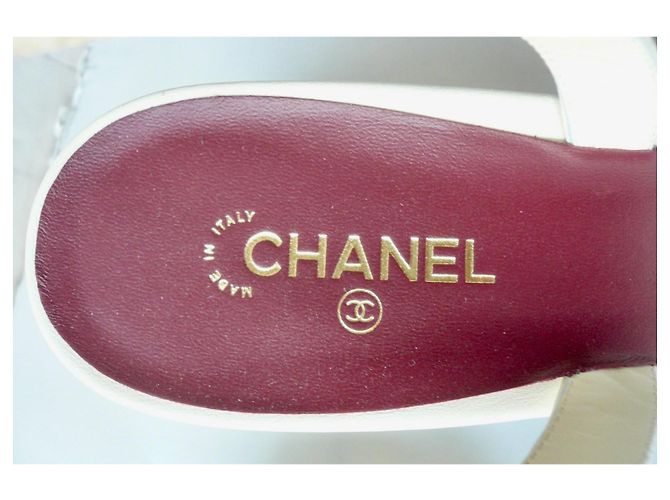 Chanel Décolleté Slingback in pelle avorio e oro - vista 6